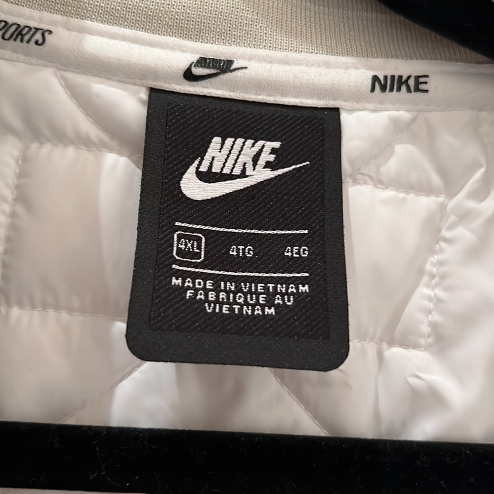 Nike - Picture 5 of 5